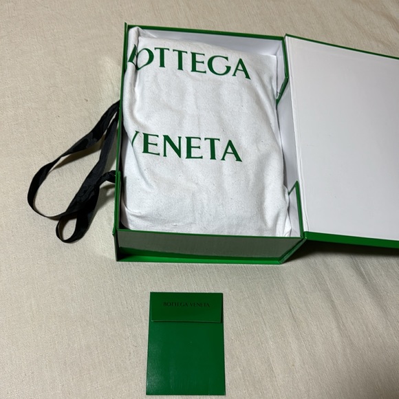 Bottega Veneta Chain cassette Suede Crossbody bag - Picture 5 of 10